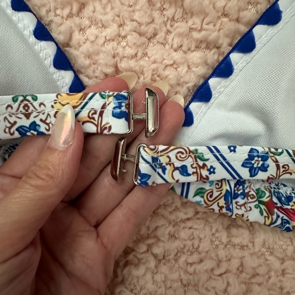 Amazon - Picture 5 of 10